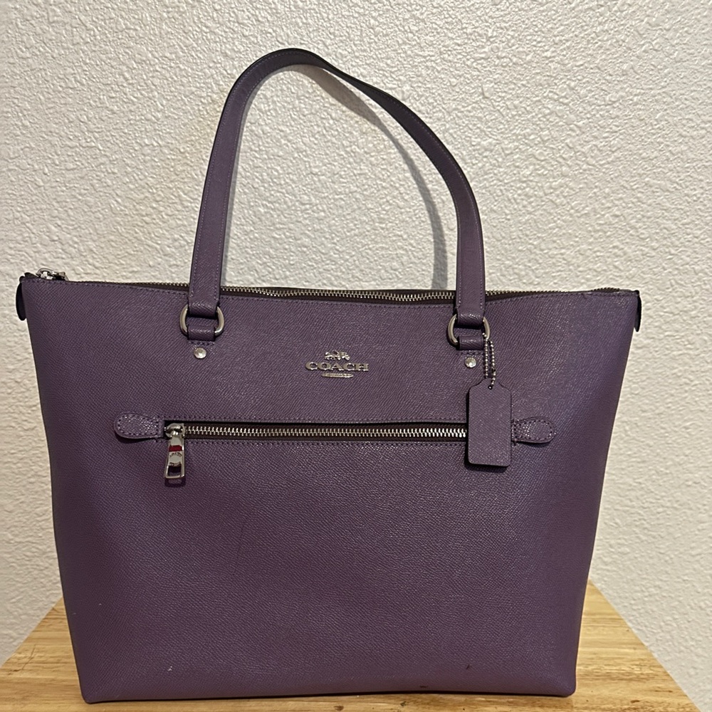 COACH GALLERY TOTE
SV/DUSTY LAVENDER